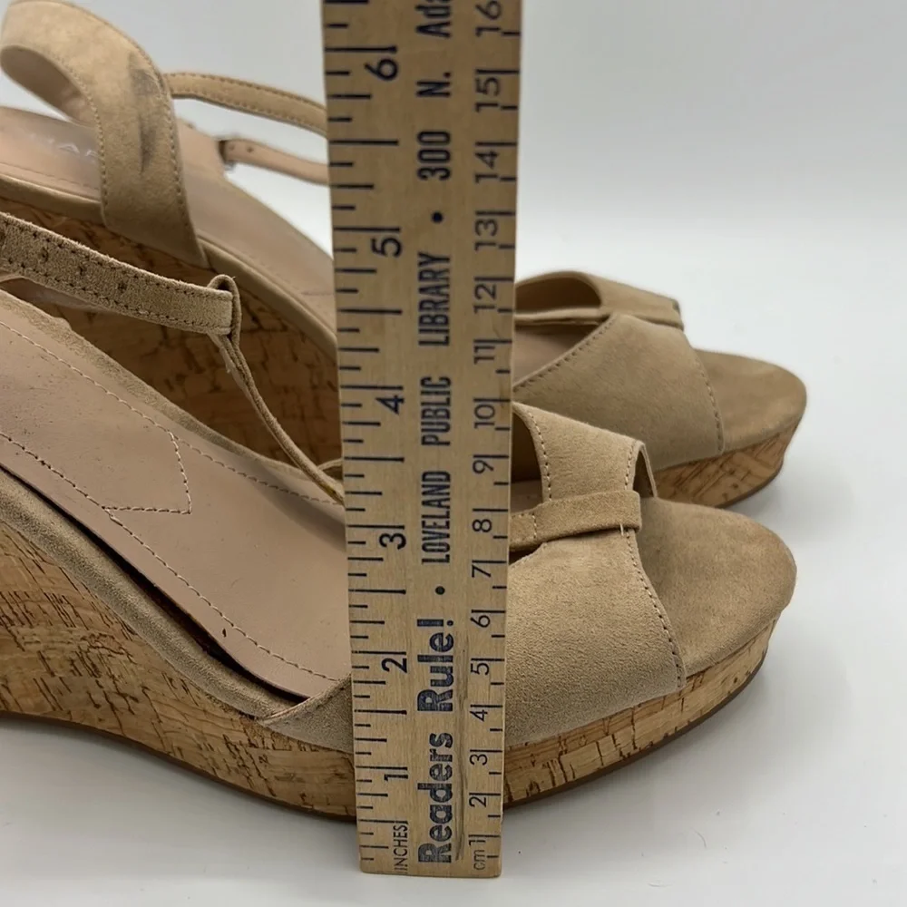 CHARLES BY CHARLES DAVID BEIGE 10M WEDGE HEELS